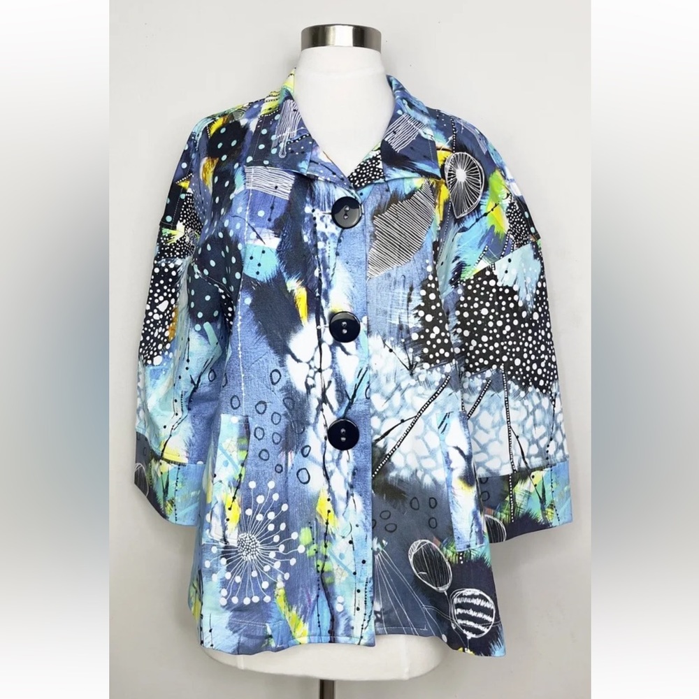 New Simply art By Dolcezza Abstract Print Shirt. Size: L
